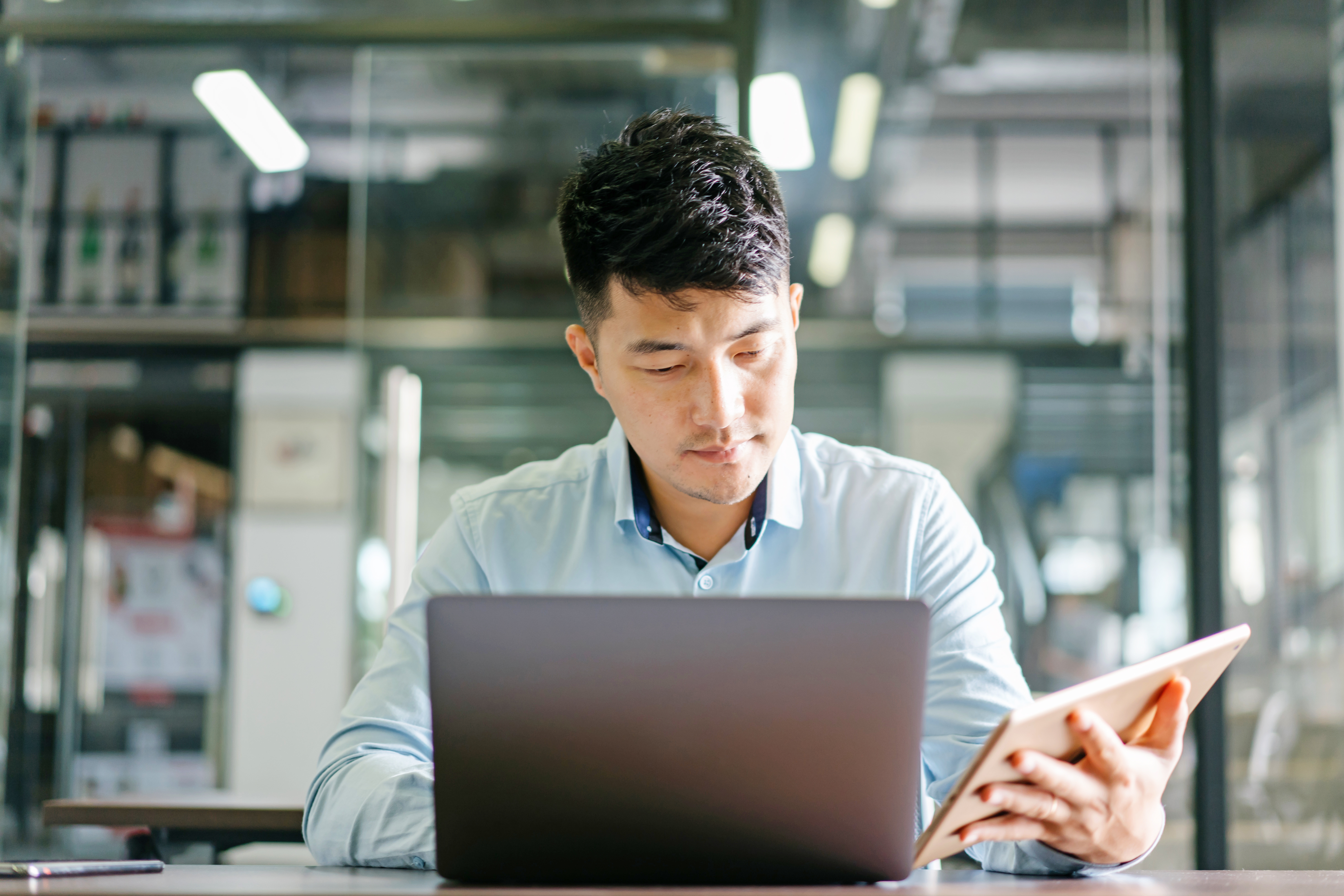 GettyImages-1265022338-Man_Looking_at_Laptop-RET (1)